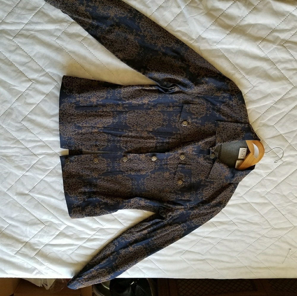 A 2 piece pant suit from APART